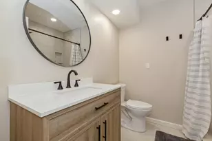 4003 Evergreen Ln, Benton Harbor, MI 49022 - Photo 11