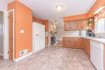 415 Linden Court, Saline, MI 48176 - Photo 7