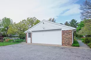 2676 Lake Bluff Terrace, Saint Joseph, MI 49085 - Photo 9