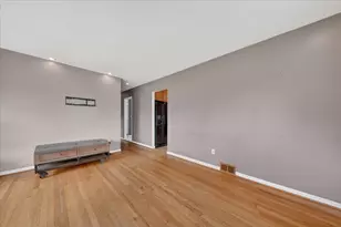 6950 Mohican Ln, Westland, MI 48185 - Photo 9