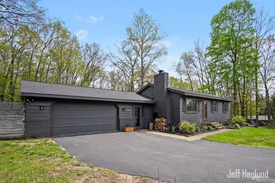 325 Alden Nash Avenue SE, Lowell, MI 49331 - Photo 3