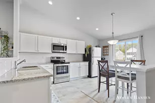 812 Strauss Ct, Greenville, MI 48838 - Photo 5