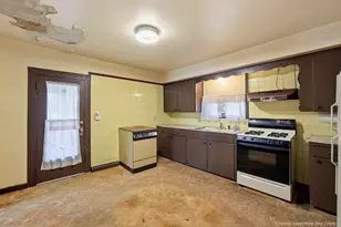 533 Fulton St, Grand Haven, MI 49417 - Photo 11