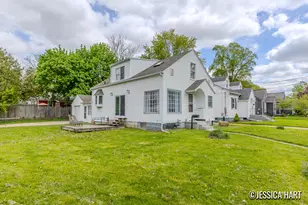 851 Hollywood St NE, Grand Rapids, MI 49505 - Photo 3