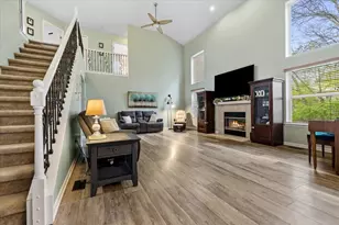 9783 Viewcrest Ct, Howell, MI 48843 - Photo 7