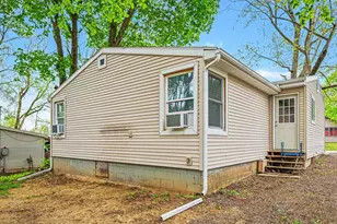 2417 Crest Ave, Jackson, MI 49203 - Photo 3