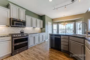 4131 Ayrshire Dr SW, Wyoming, MI 49418 - Photo 9