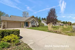 3689 Whispering Woods Dr, Muskegon, MI 49444 - Photo 5