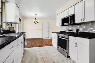 143 Kelwood Ln, Battle Creek, MI 49015 - Photo 7