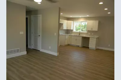210 Taylors Court, Scottville, MI 49454 - Photo 7