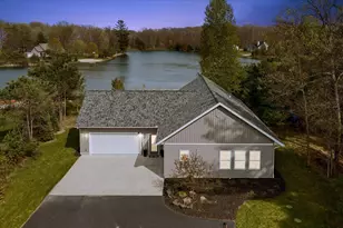 6619 Donegal Ct, Canadian Lakes, MI 49346 - Photo 1