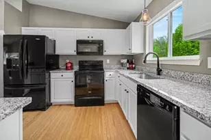 6883 Maplelawn Dr, Ypsilanti, MI 48197 - Photo 9