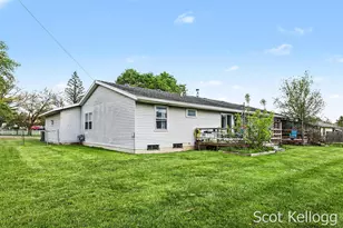 3209-3211 Coach Ln SE, Kentwood, MI 49512 - Photo 3