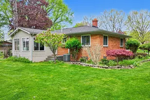 2088 Crestline Cir, Burton, MI 48509 - Photo 7