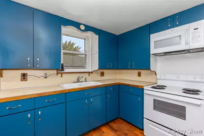 395 W 19th Street, Holland, MI 49423 - Photo 7