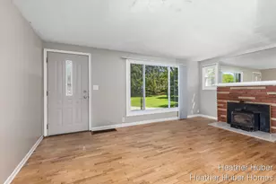 914 Foster Ct NE, Grand Rapids, MI 49505 - Photo 5