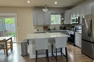 6 Maple Vlg Ct, Ann Arbor, MI 48103 - Photo 3