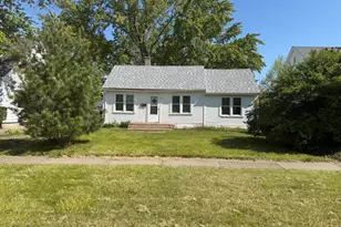 705 Columbia Ave, Saint Joseph, MI 49085 - Photo 1