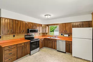 2561 Parkside Dr, Jackson, MI 49203 - Photo 11