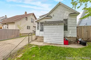 2029 Arnold Ave SW, Wyoming, MI 49509 - Photo 23