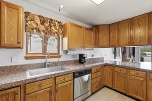 3750 Loch Dr, Highland, MI 48357 - Photo 15