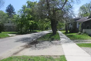 1010 Lavette Ave, Benton Harbor, MI 49022 - Photo 7