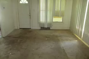 1010 Lavette Ave, Benton Harbor, MI 49022 - Photo 11