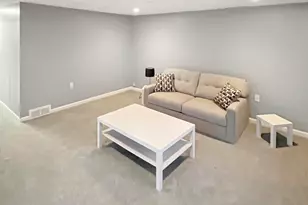 21120 Beechwood Ave, Eastpointe, MI 48021 - Photo 9