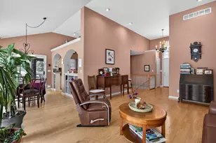 2205 Lake Wood Dr, Jackson, MI 49203 - Photo 9