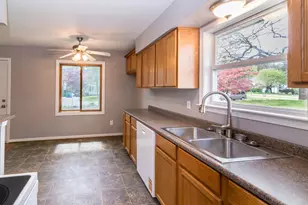 9190 Chaumont Dr, Commerce Township, MI 48382 - Photo 19
