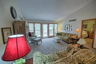 910 Cherrywood Cir, Portland, MI 48875 - Photo 5