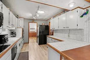 69193 Center St, Paw Paw, MI 49079 - Photo 9
