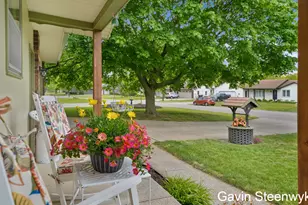 401 Kingwood Dr, Holland, MI 49424 - Photo 5