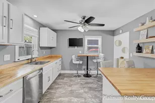 2390 Greenwood St, Muskegon, MI 49441 - Photo 15