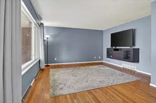 26414 Redfield St, Edwardsburg, MI 49112 - Photo 9
