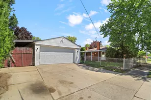 8278 Mills St, Taylor, MI 48180 - Photo 5