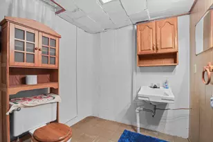 8278 Mills St, Taylor, MI 48180 - Photo 39