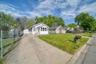 800 Fairyland Ave, Jackson, MI 49202 - Photo 1