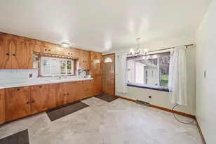 800 Fairyland Ave, Jackson, MI 49202 - Photo 11