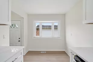 16608 Windermere Cir, Southgate, MI 48195 - Photo 17