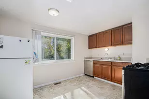 4 Burlingame Ct, Ann Arbor, MI 48108 - Photo 7