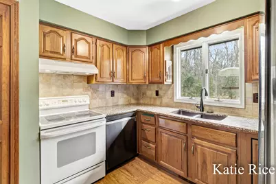 938 N Scenic Drive, Muskegon, MI 49445 - Photo 5