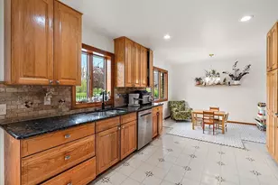 6079 Venice Dr, Commerce Township, MI 48382 - Photo 11