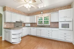 434 Crooked Lake Dr W, Kalamazoo, MI 49009 - Photo 11