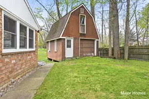 3907 Tioga Dr SW, Wyoming, MI 49519 - Photo 3