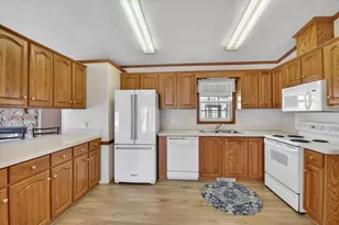563 Willow Dr, Coldwater, MI 49036 - Photo 5