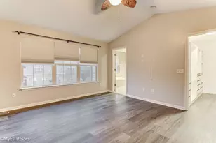 41101 N Maplewood Dr, Canton, MI 48187 - Photo 25