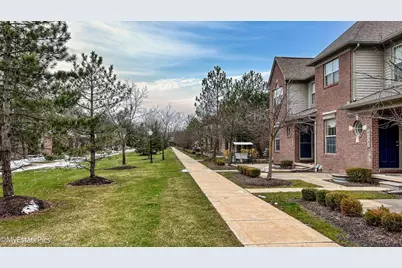 41101 N Maplewood Drive, Canton, MI 48187 - Photo 3