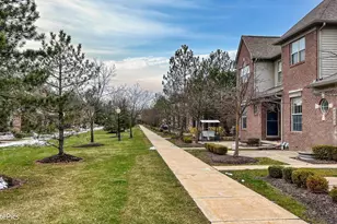 41101 N Maplewood Dr, Canton, MI 48187 - Photo 3