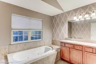 41101 N Maplewood Dr, Canton, MI 48187 - Photo 29